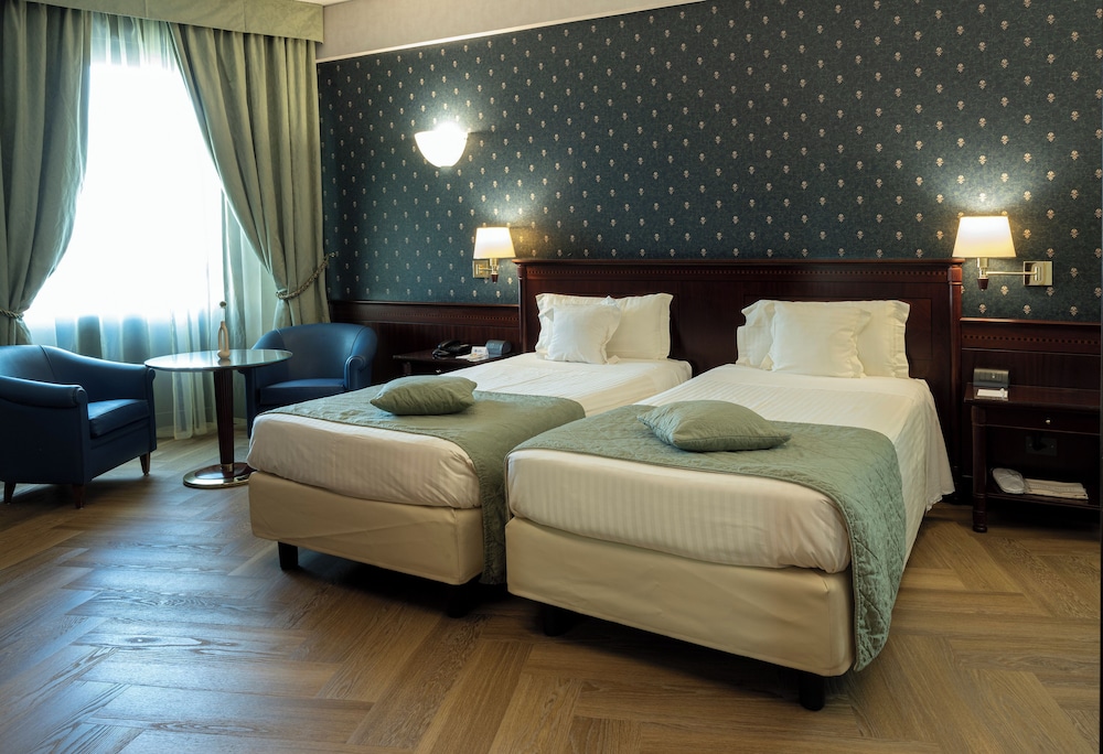 Comfy, Twin Beds
