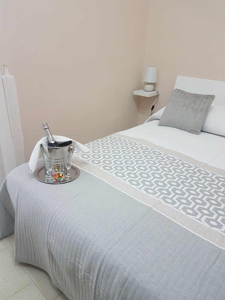 Astra Bed and Breakfast 12/50