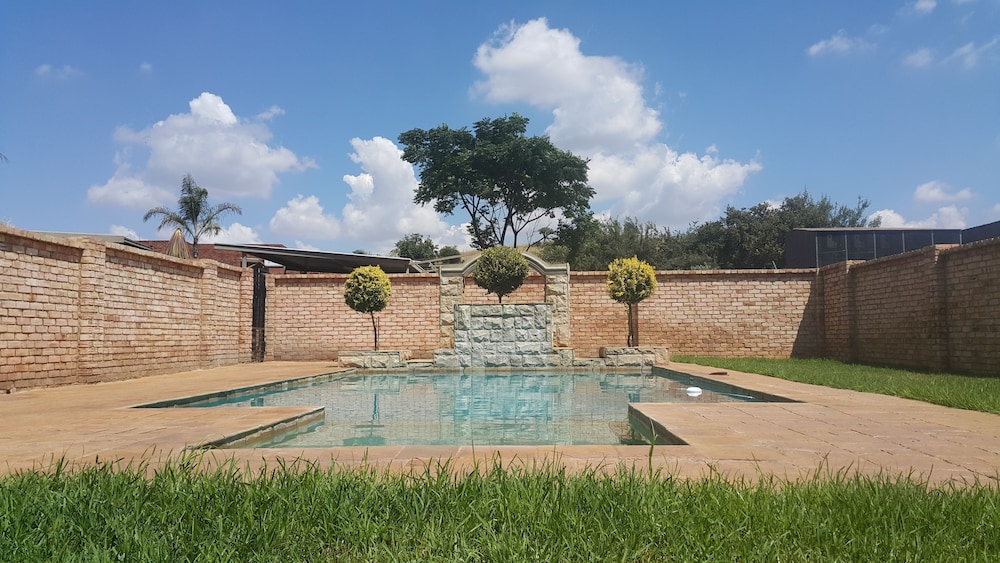 Crystal Rose Lodge and Spa 43/50