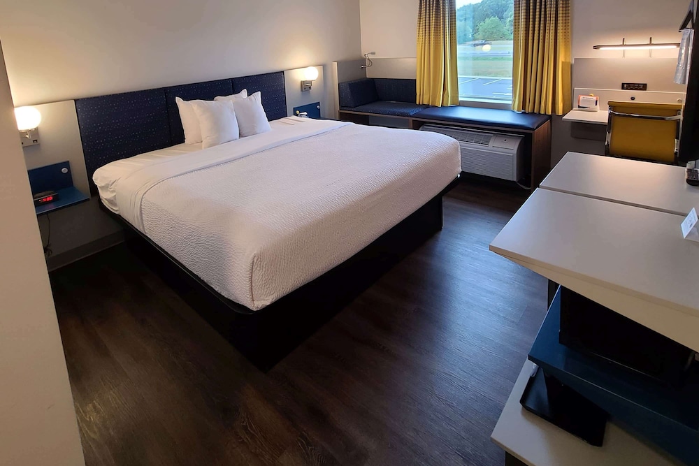 Microtel Inn & Suites by Wyndham Milford 17/54