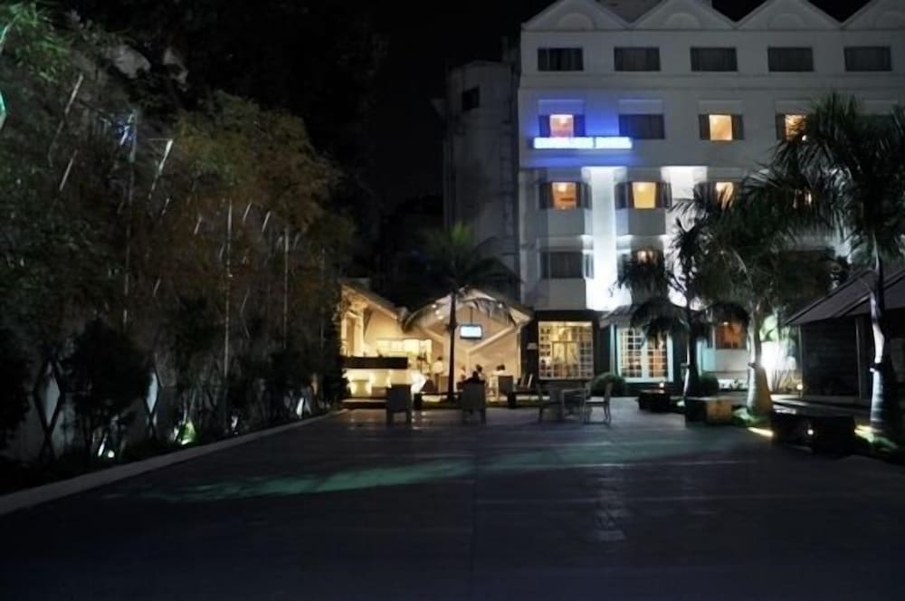 Highgates Hotel 18/21