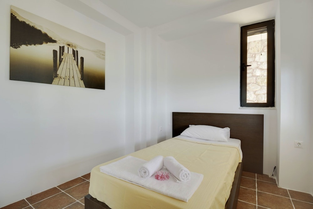 Esperanza Villas 32/67