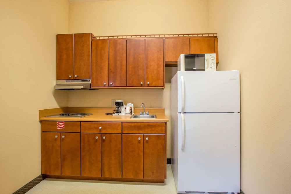 Econo Lodge Valdosta Mall Area 18/33