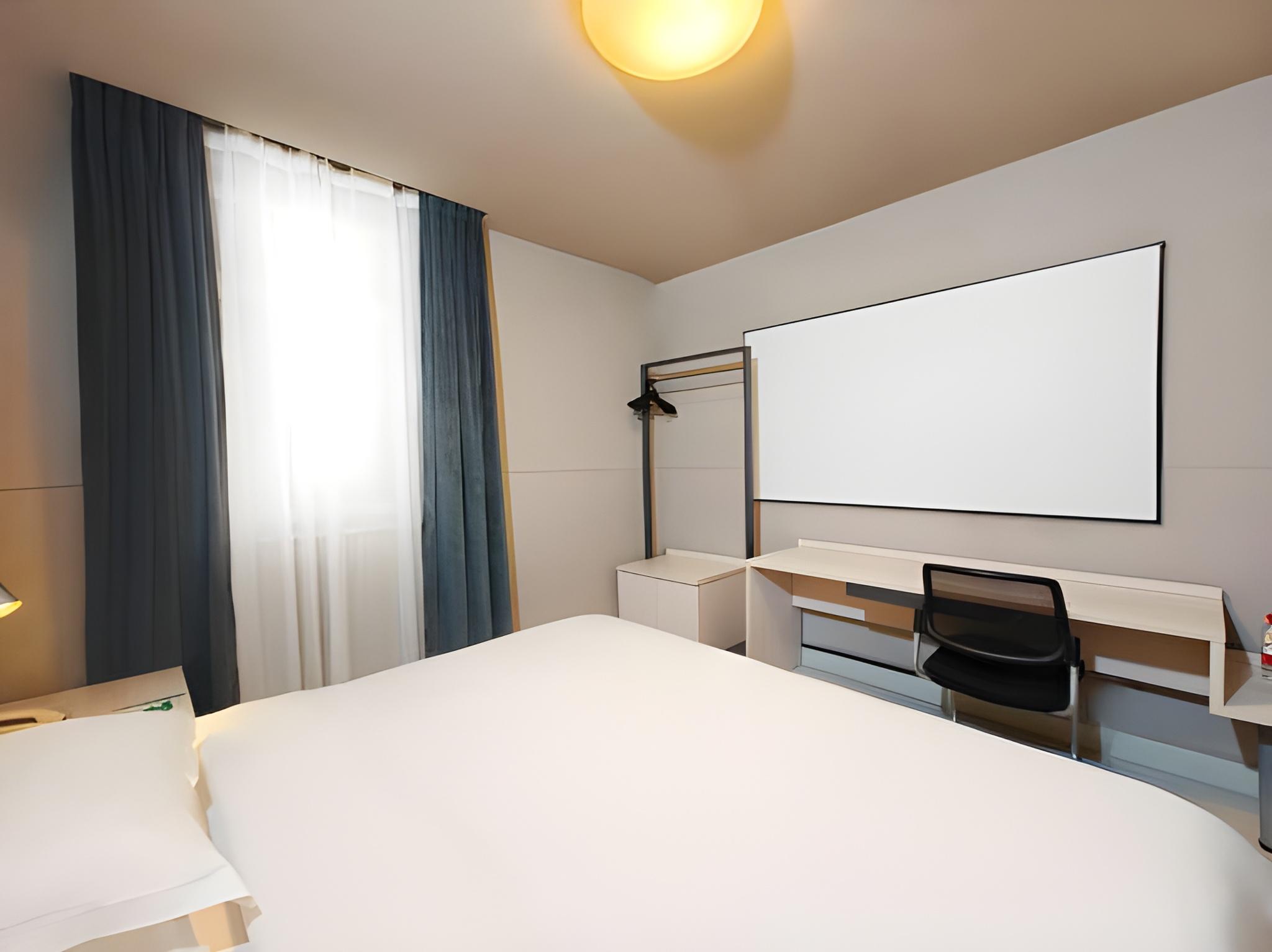 Theme, Feature, Standard, Double Bed