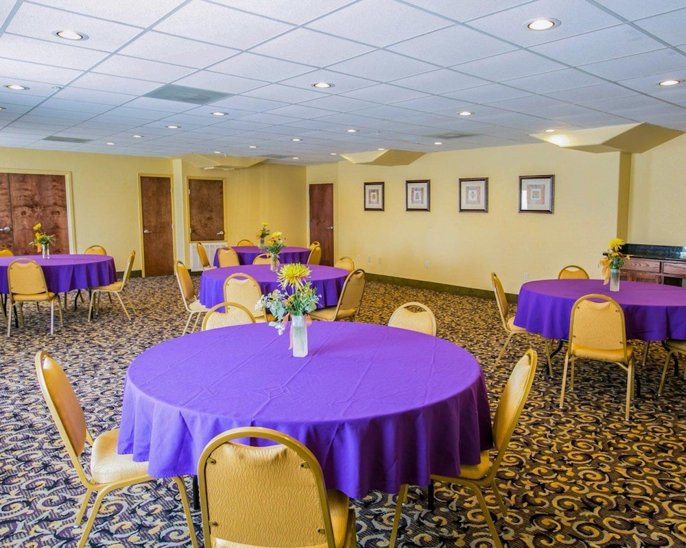 Sleep Inn & Suites Gonzales near Palmetto State Park 48/50