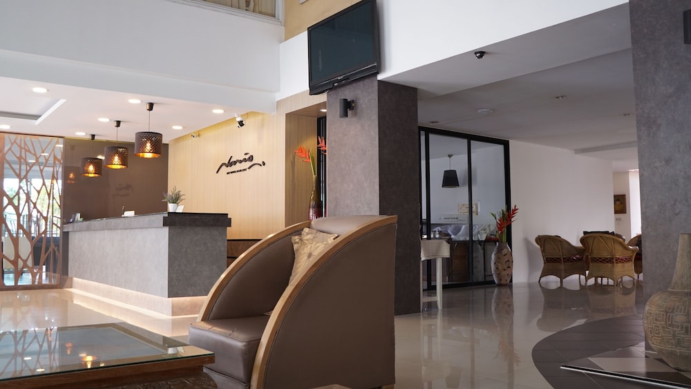 NARIS ART HOTEL 9/55