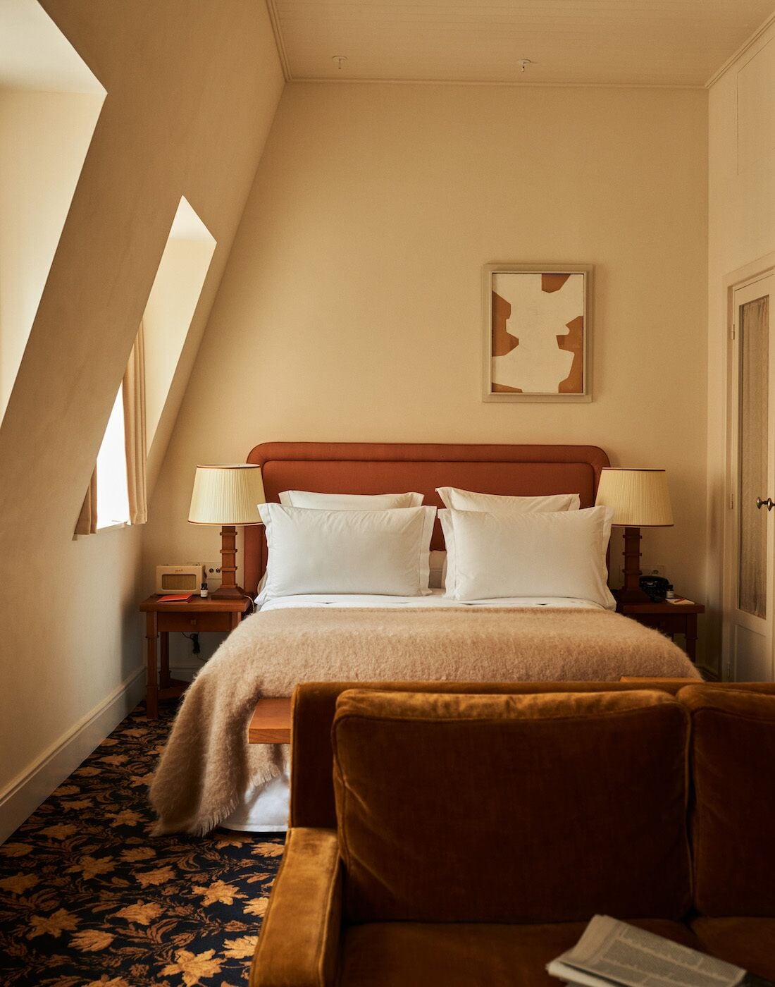 PREMIER, QUEEN BED