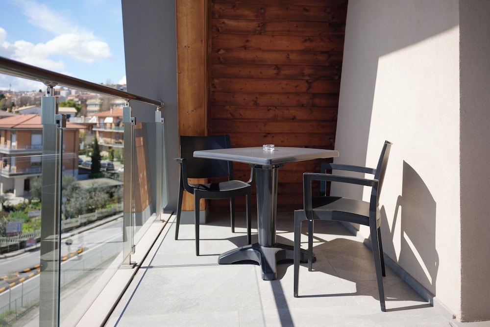 Albergo Ristorante Pizzeria Tonino 37/50