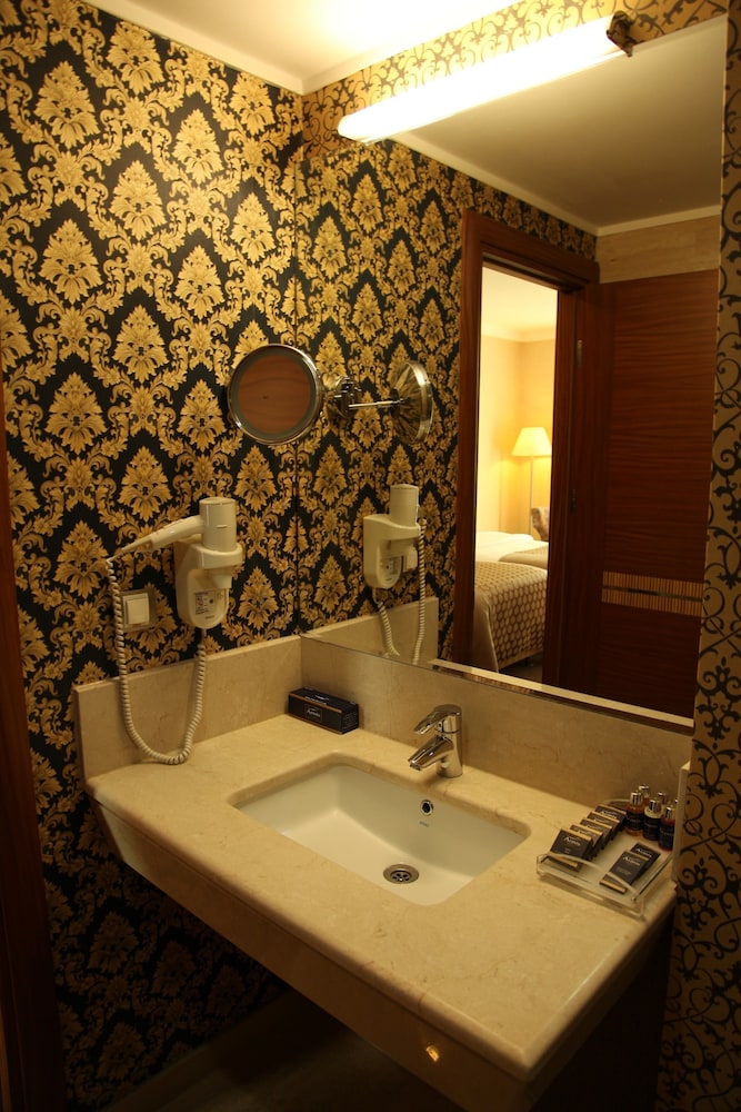 Armis Hotel 49/50