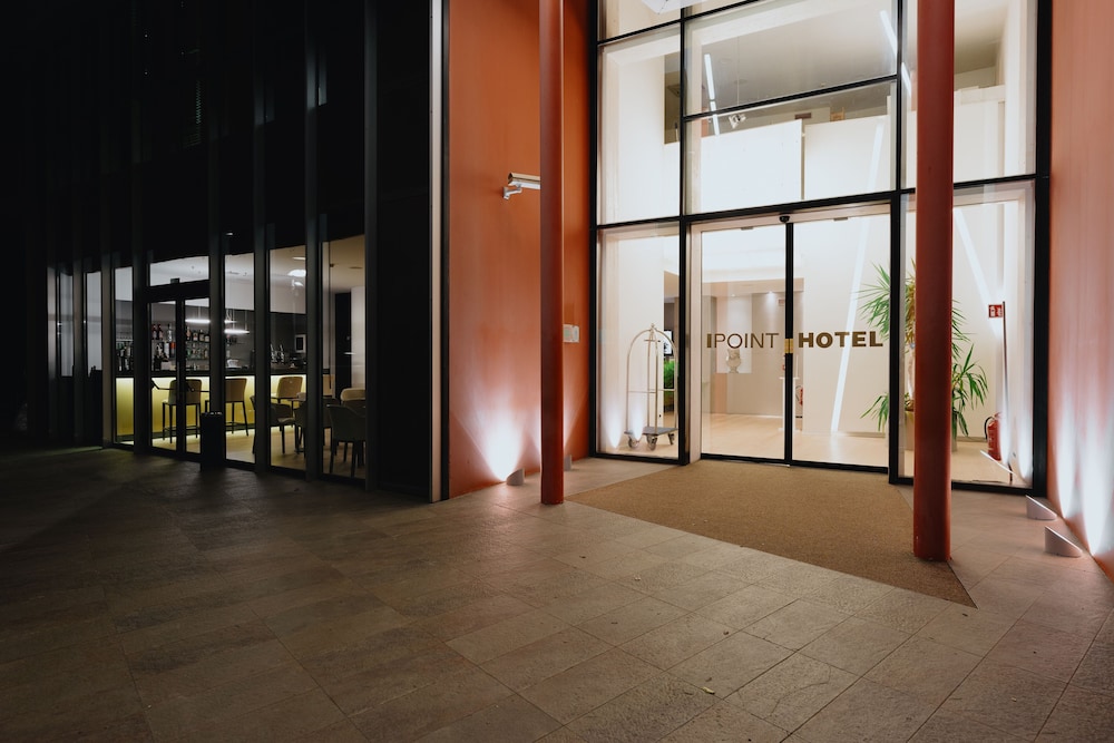 Ipoint Hotel 3/50