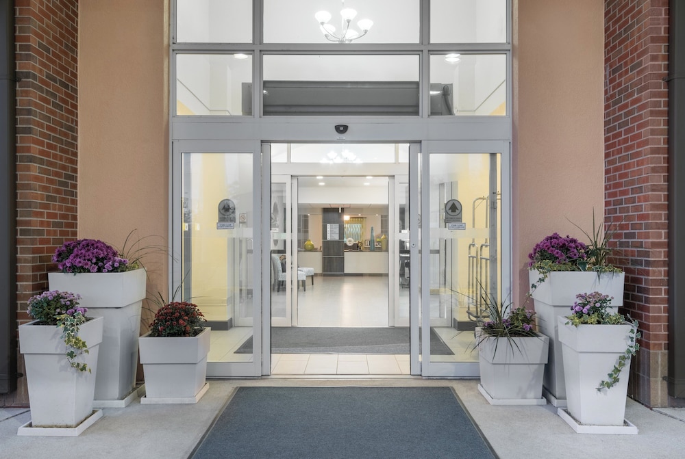 Holiday Inn Express Hotel Suites Ames 42/58