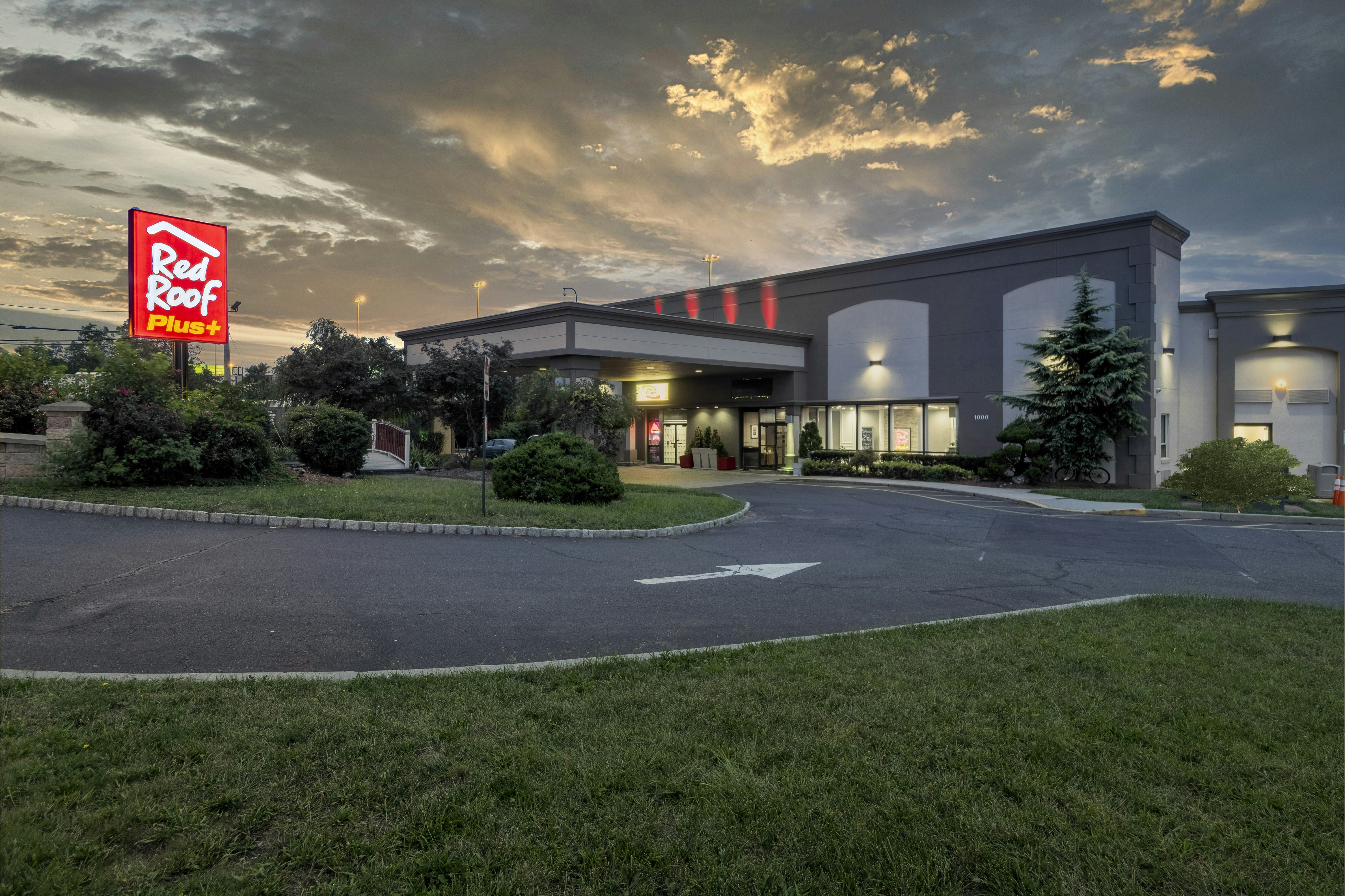 Red Roof PLUS Woodbridge - Carteret 25/27