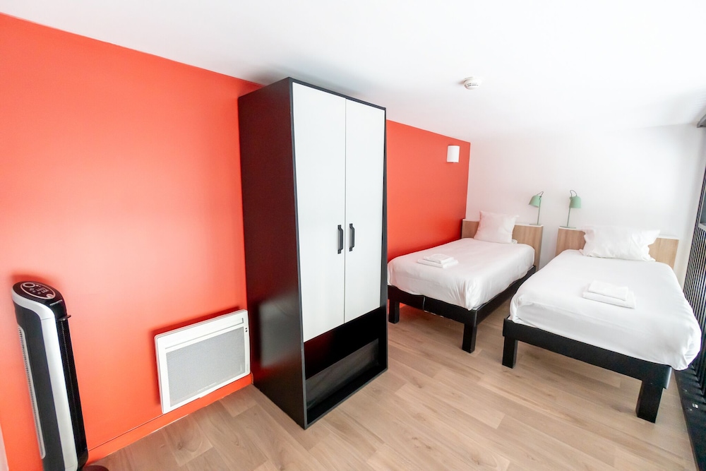 Duplex, Studio, Twin Beds