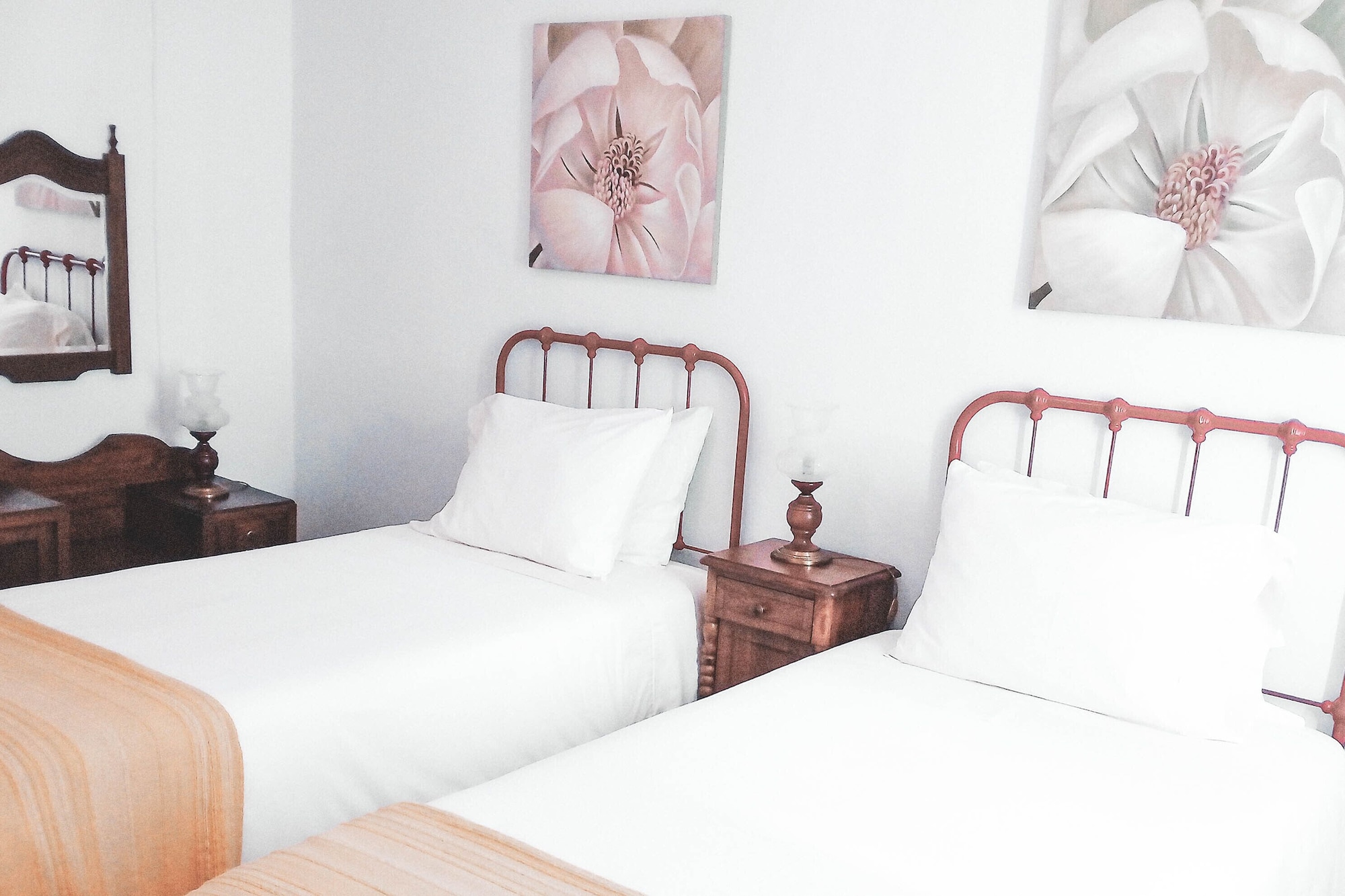 2 Bedrooms, Double and Twin Beds, Ocean Front
