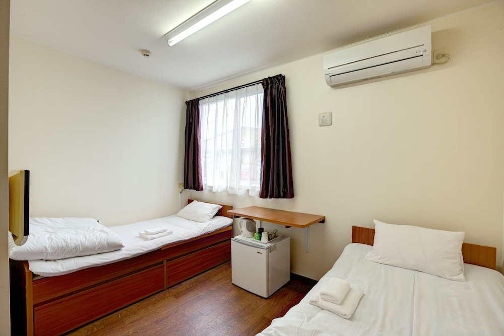 ROOM, TWIN BEDS