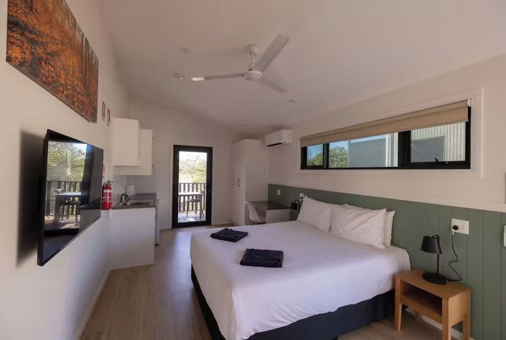 Deluxe, Studio, Cabin, Queen Bed, Accessible