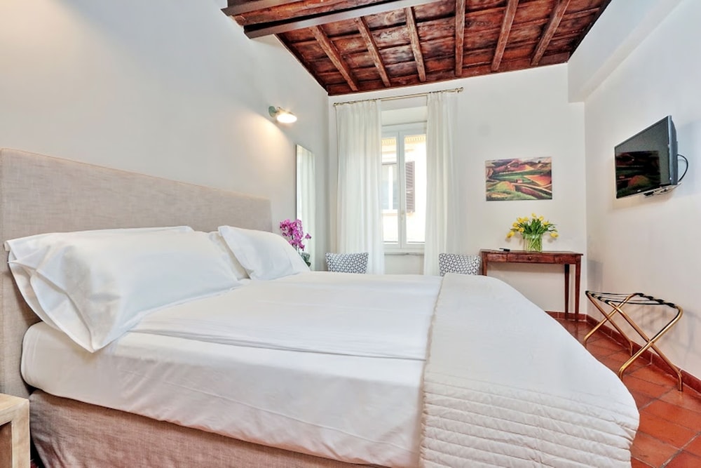 1 BEDROOM, FAMILY, APARTMENT, CITY VIEW, KITCHENETTE