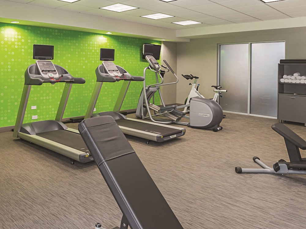 La Quinta Inn & Suites by Wyndham Fort Worth North 25/45