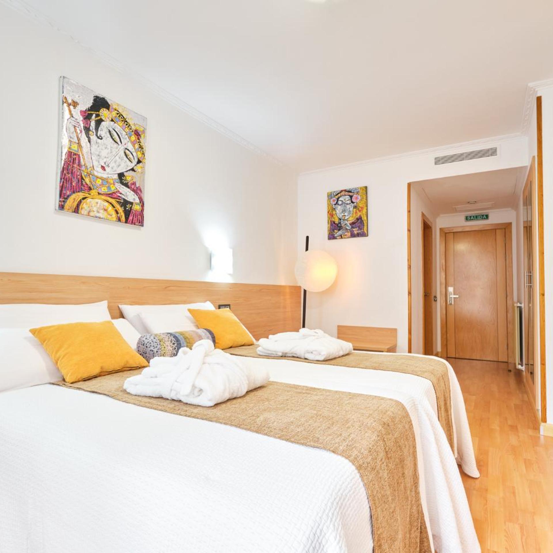 Room, Double or Twin Bed
