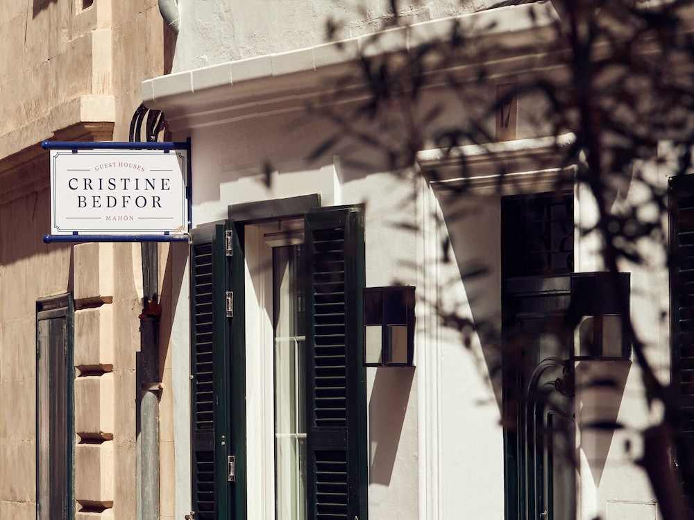 Cristine Bedfor Mahon Boutique Hotel 50/60