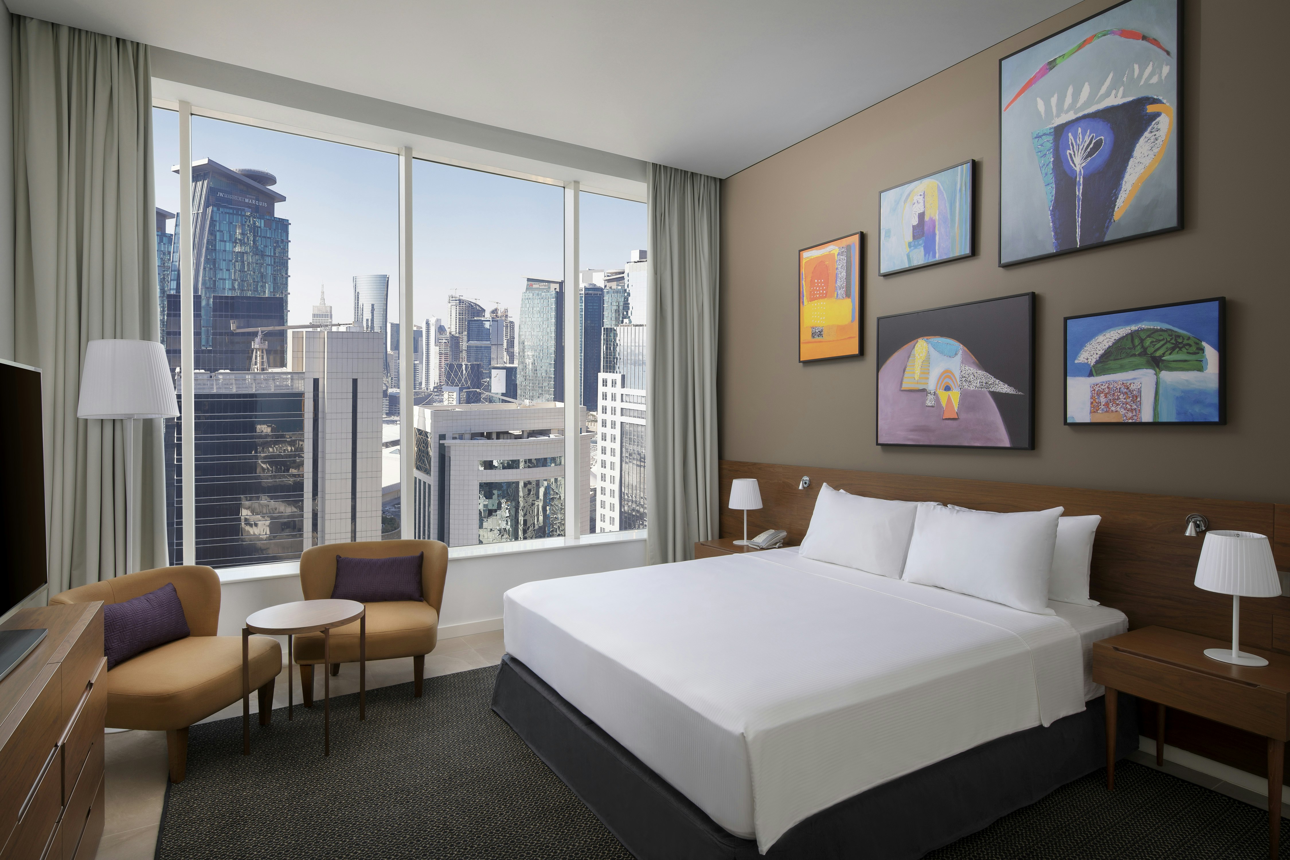 3 Bedrooms, Sky, Suite