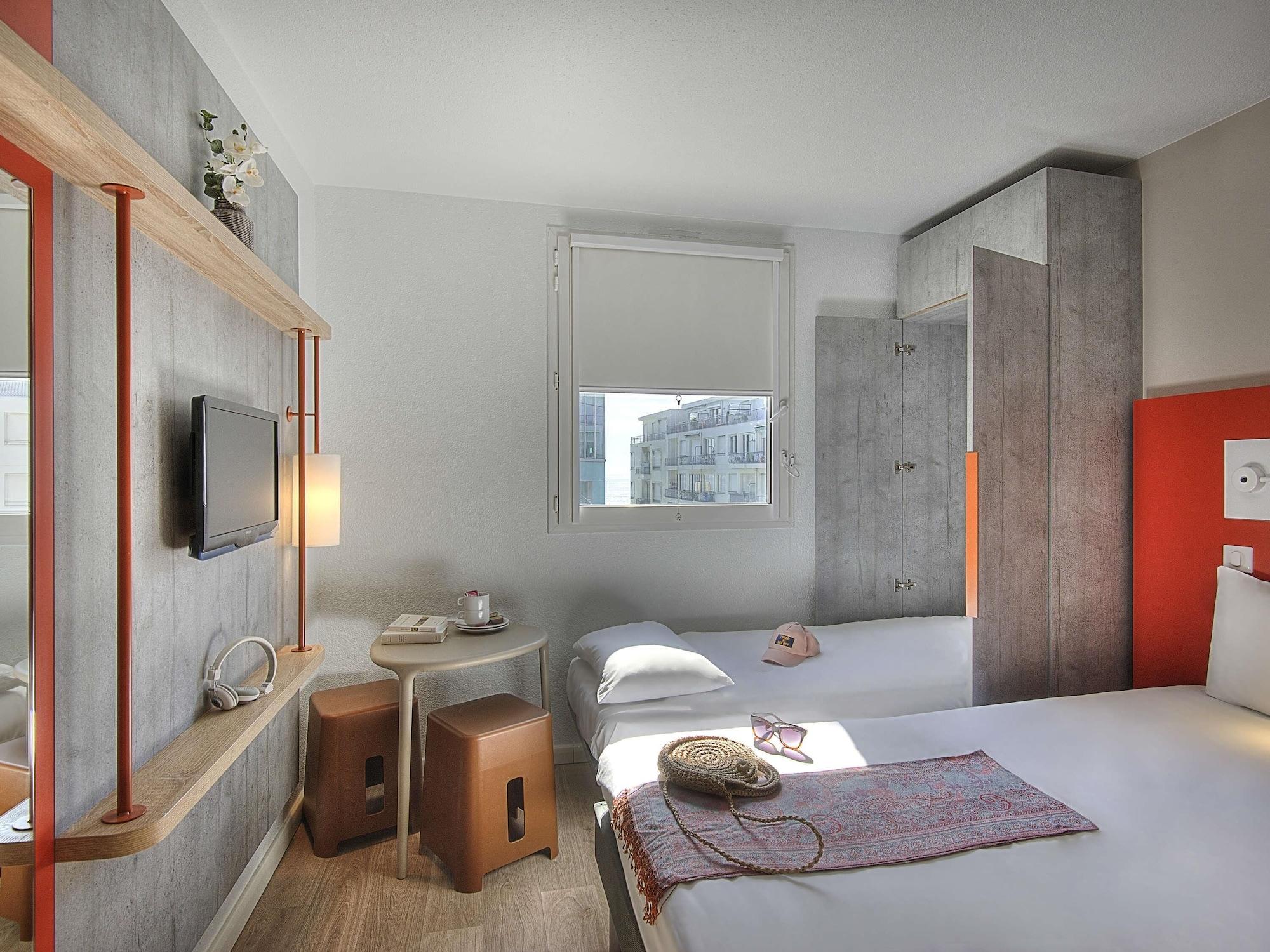 Room, Triple, Multiple Beds
