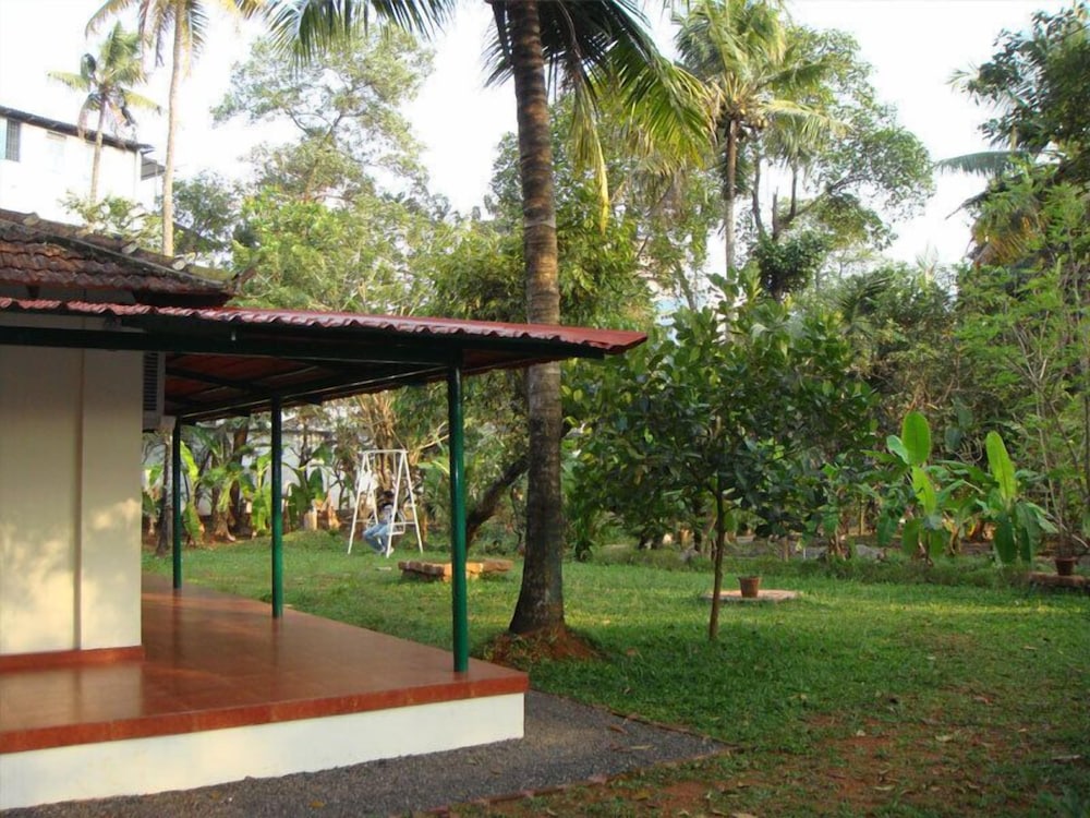 PALM GROVE SERVICE VILLA 46/48