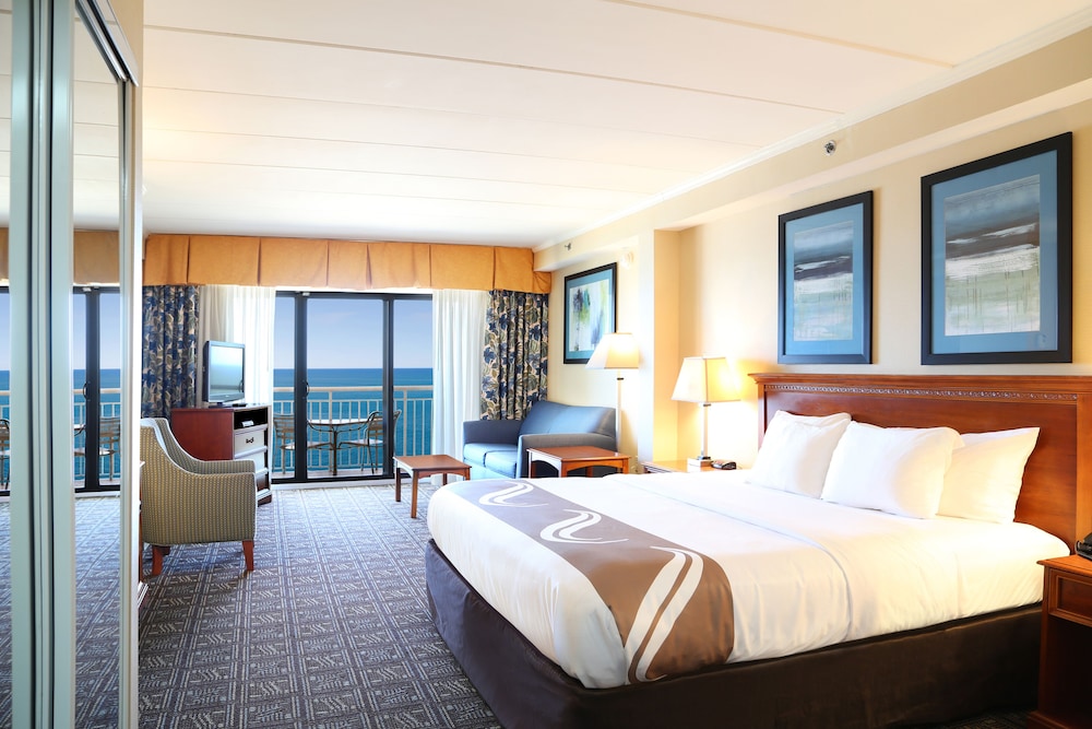 Efficiency, King Bed, Ocean Front, Sofa