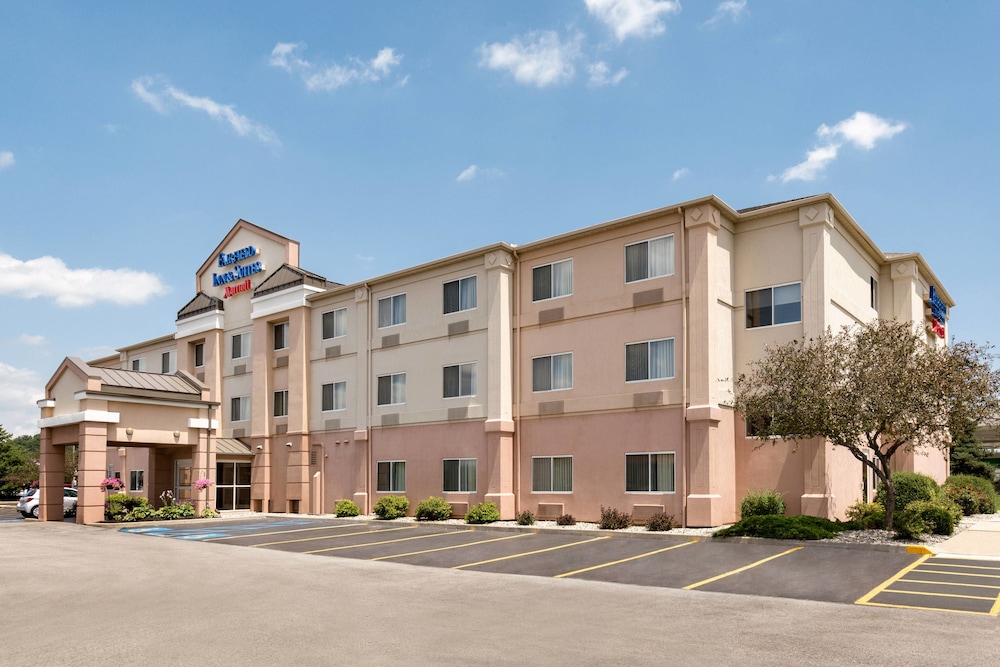 Fairfield Inn Suites Toledo Maumee 3/34