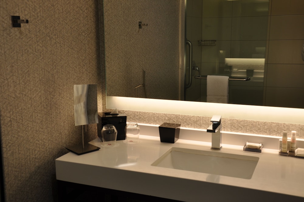 Club, King Bed, Accessible