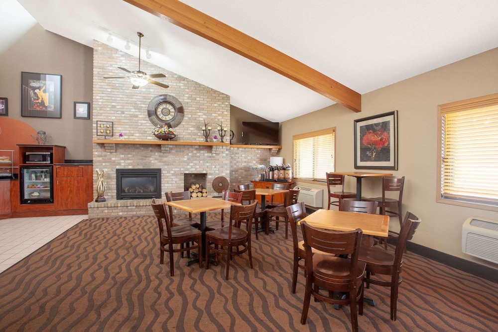 AmericInn by Wyndham Albert Lea 12/14