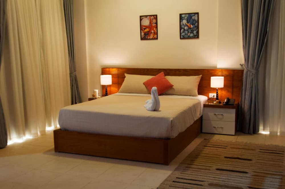 Elaria Hotel 21/68