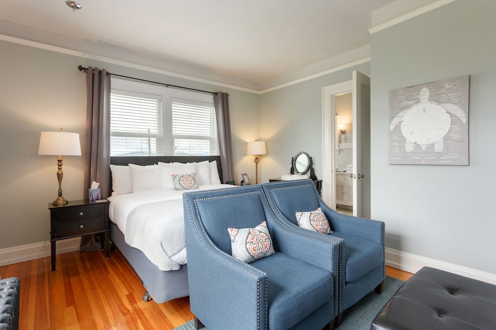 Nantucket Inn 7/50