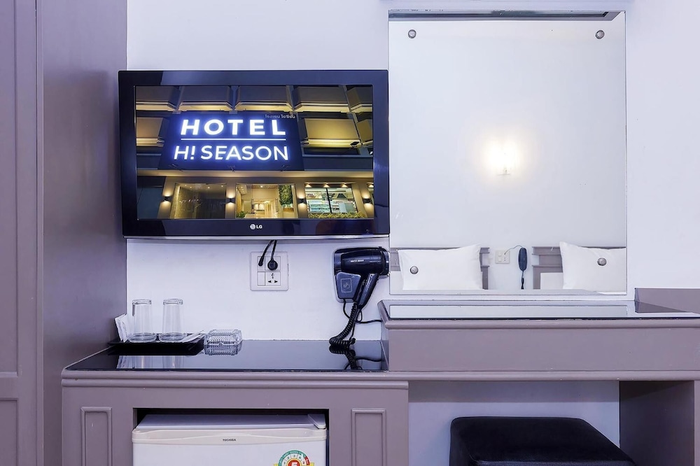 Hi Season Hotel 18/22