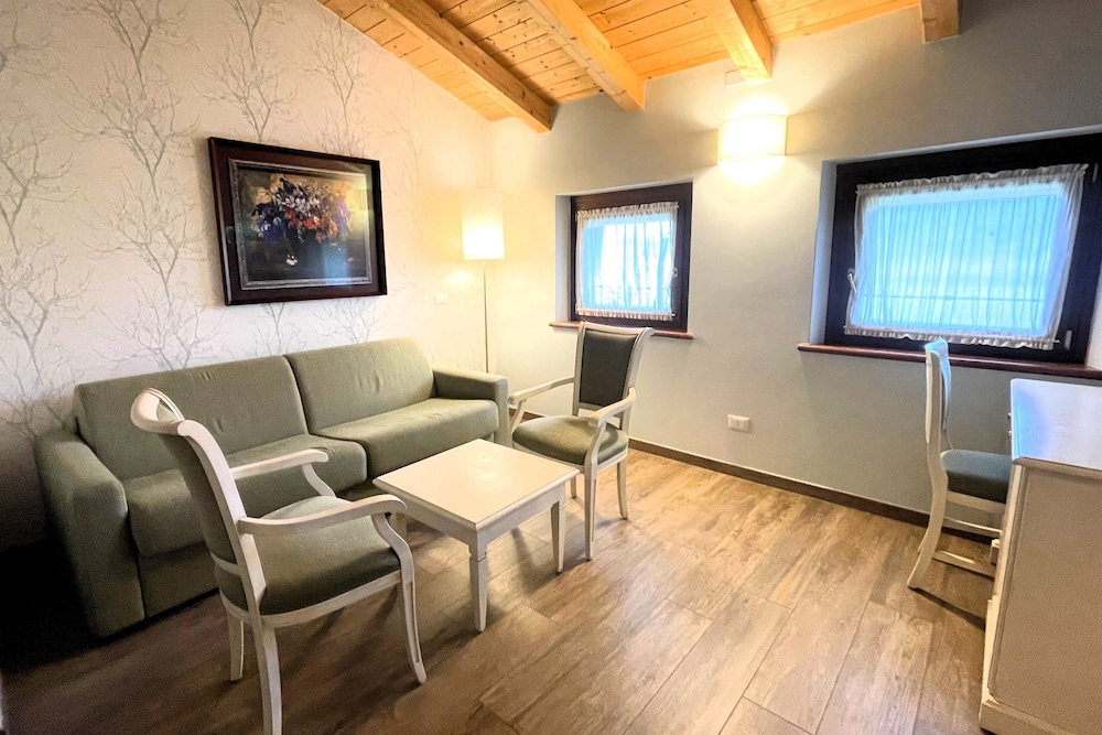 Borgo Romantico Relais 24/37