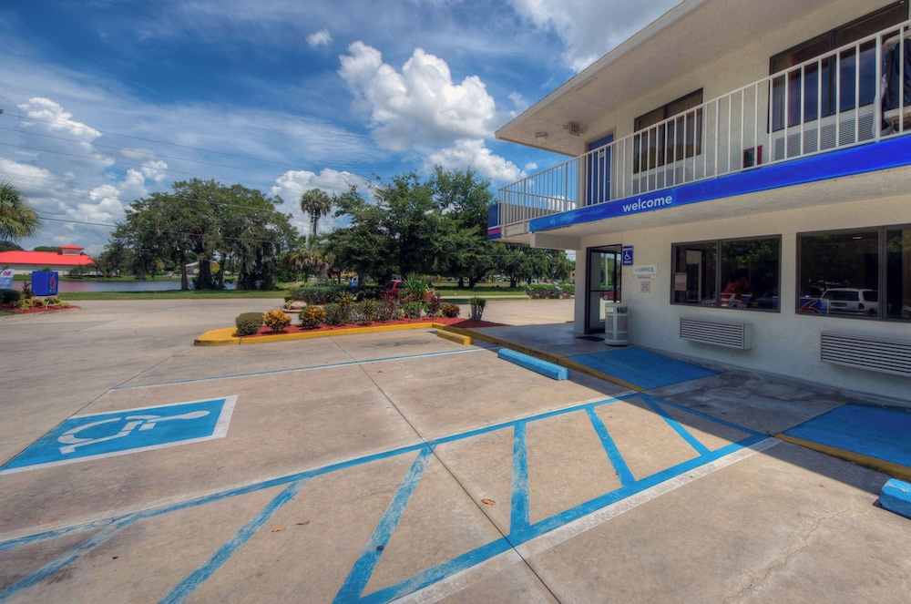 Motel6 Bradenton, FL 49/63