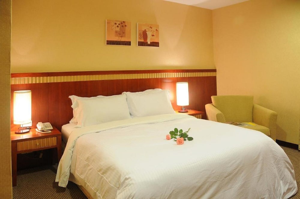 Eastern Beauty Hotel 8/26