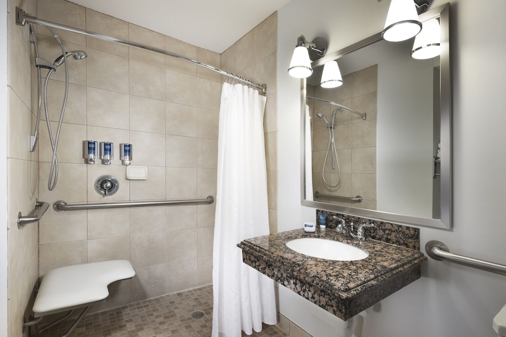 Four Points by Sheraton Kansas City Airport 7/36