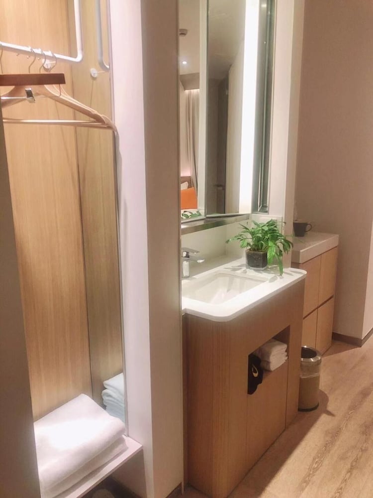 Gold Star Hotel Nanjing 30/30