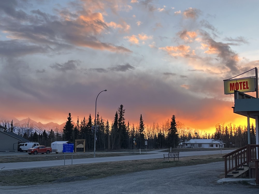Kluane Park Inn 24/28