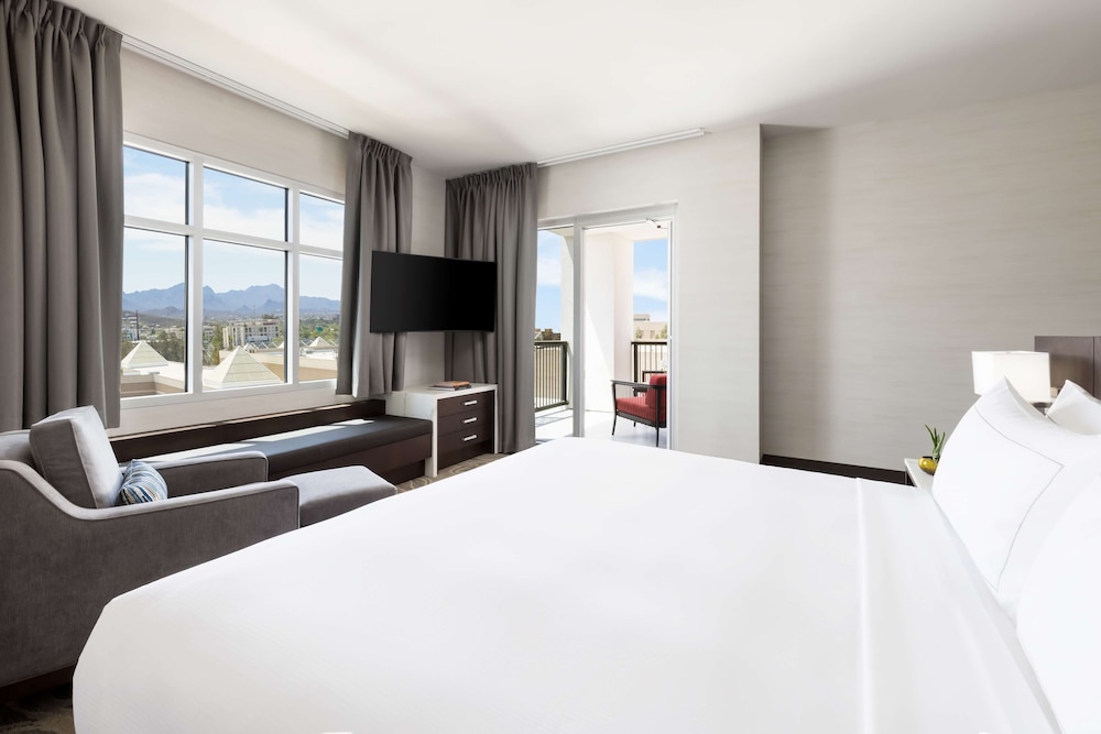 DELUXE, KING BED, BALCONY, ACCESSIBLE