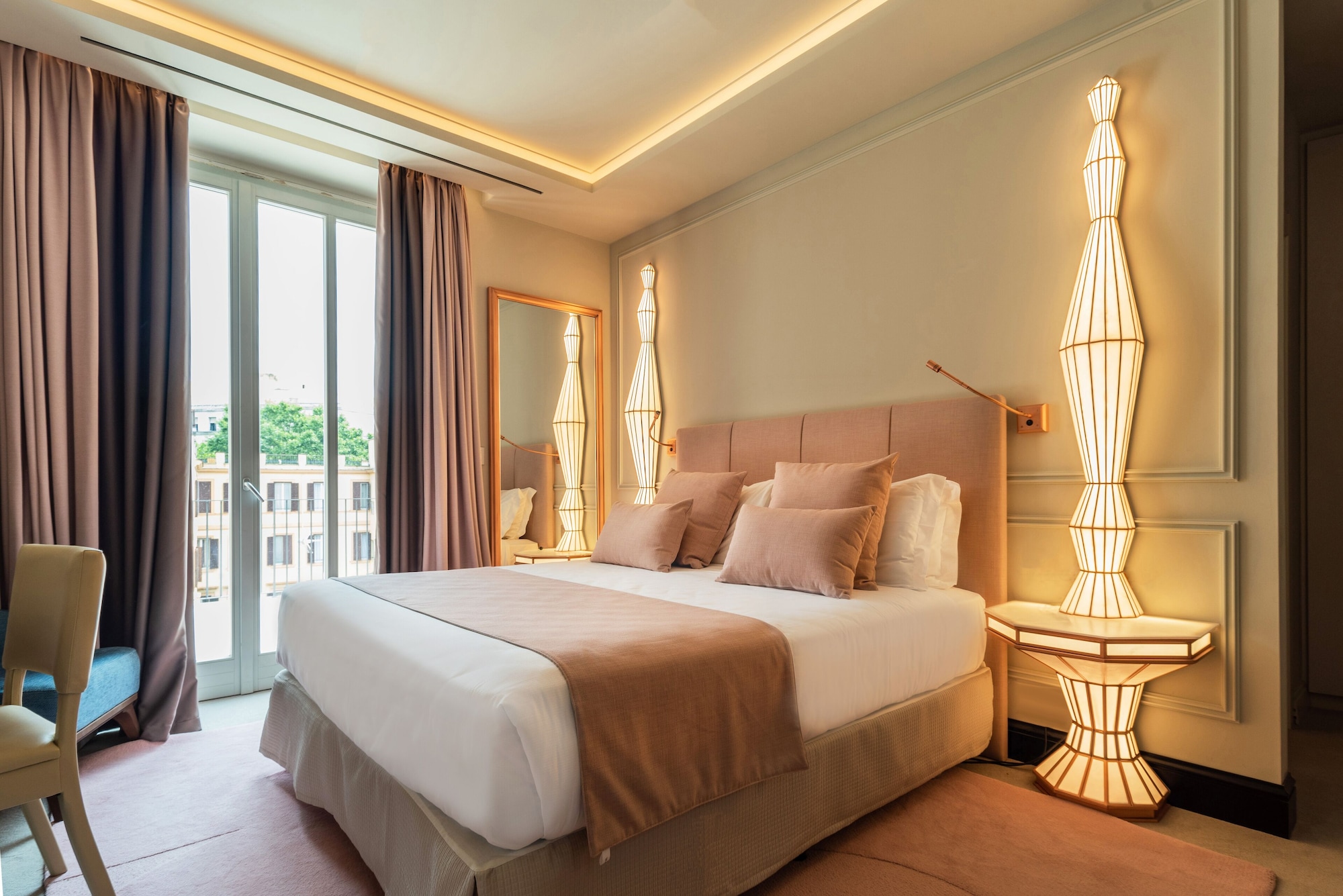 غرفة ديلوكس بسرير كينج بشرفة، Room Mate Gran Filippo, Rome Fontana di Trevi 3/7