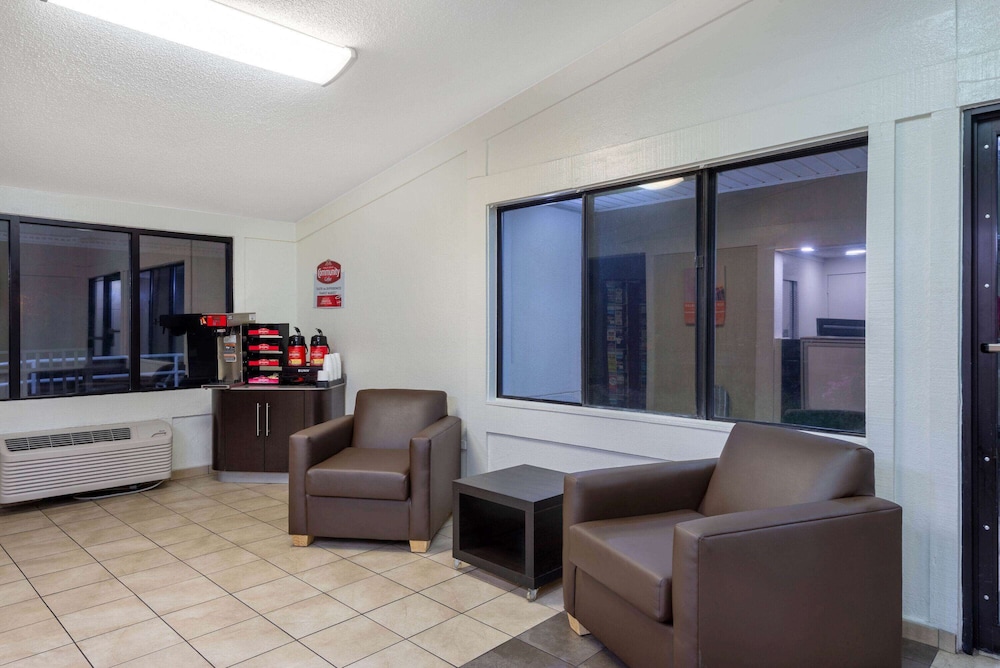 Travelodge by Wyndham Essington / Philadelphia Airport 14/19