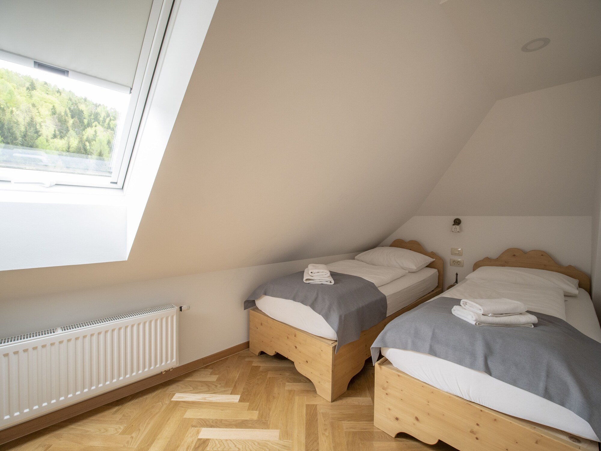 شقة بسريرين كوين بغرفتي نوم، Apartment House Berghi Ii 2/10