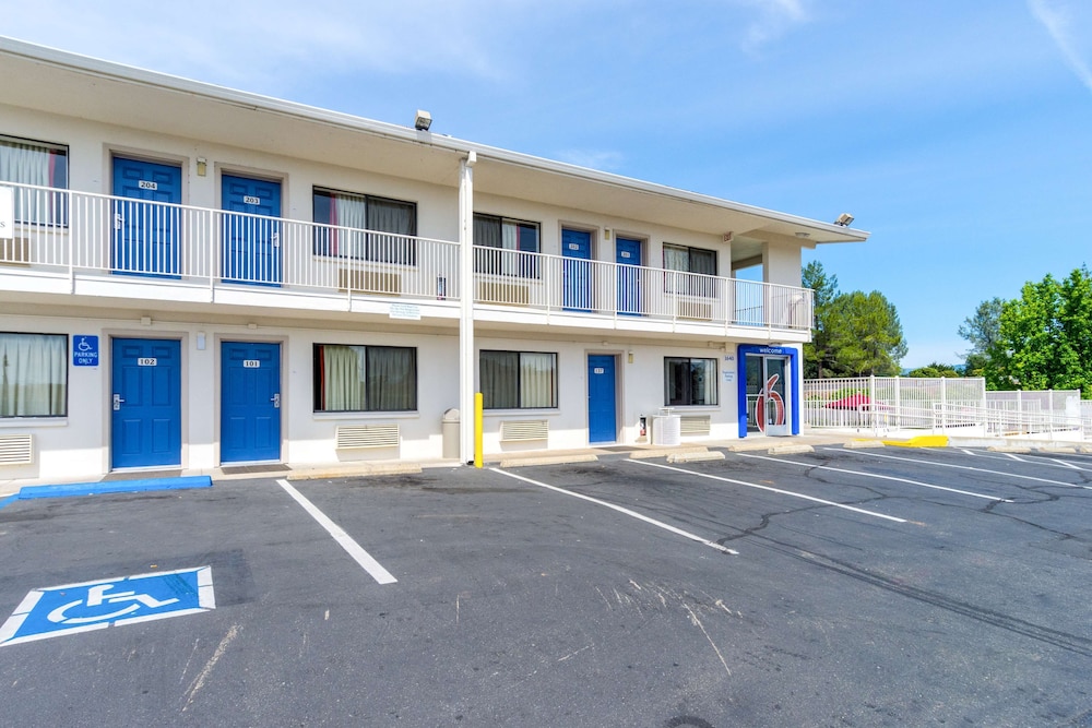 Motel6 Redding, CA - Central 33/47