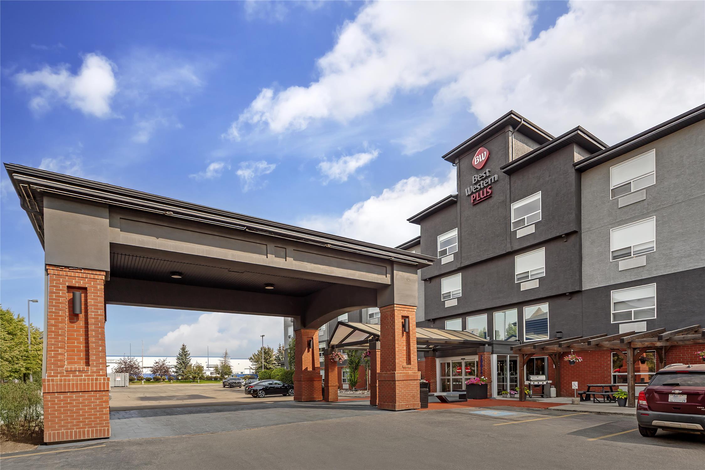 Best Western Plus West Edmonton 68/77