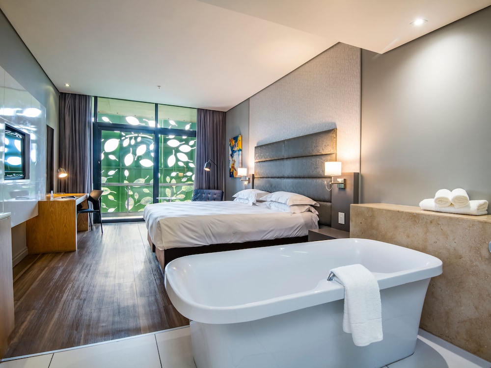 aha Gateway Hotel 33/34