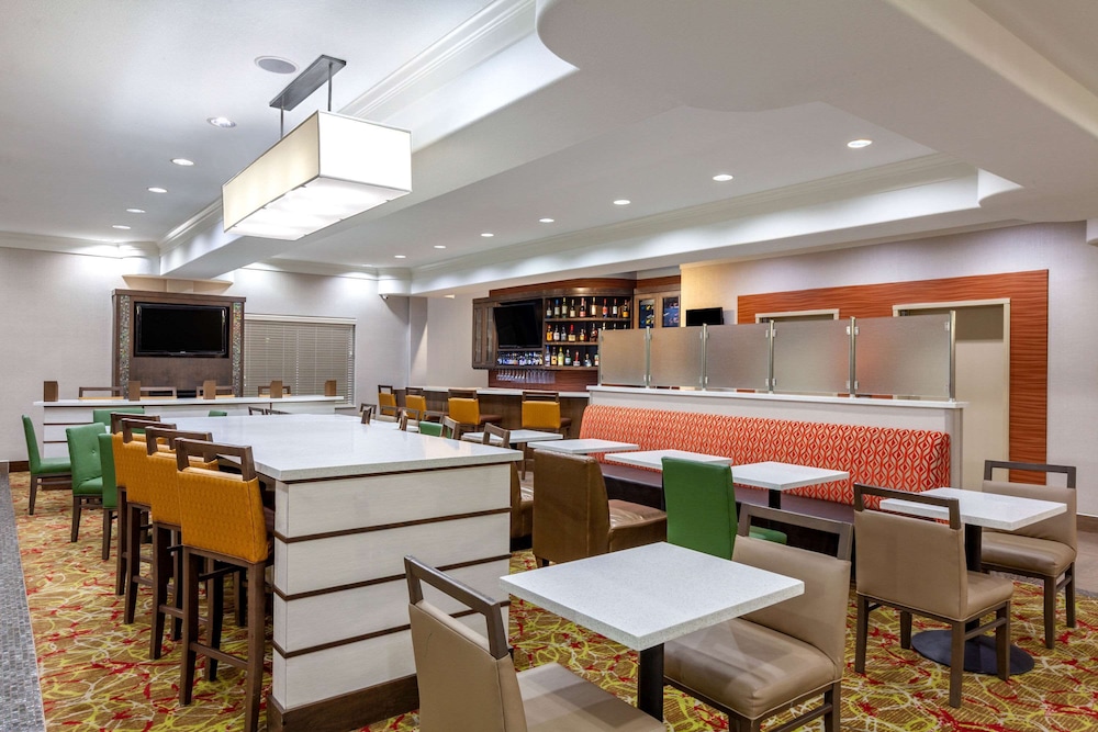 La Quinta Inn & Suites by Wyndham Houston Channelview 51/66
