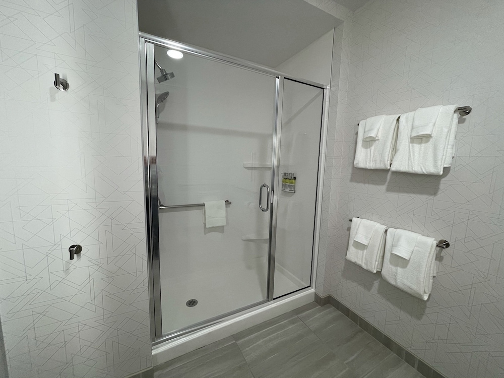 Holiday Inn Express & Suites Ft. Smith Airport, an IHG Hotel 73/75