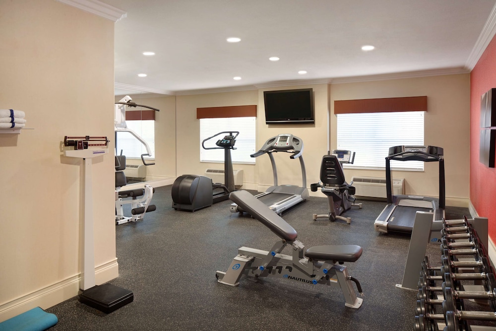 Country Inn & Suites by Radisson, Champaign North, IL 12/23